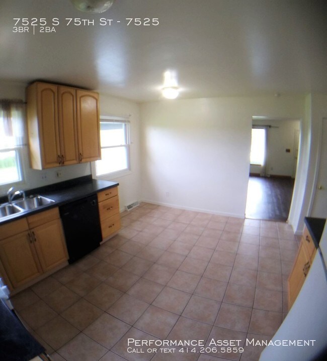 Building Photo - 7525 S 75th St