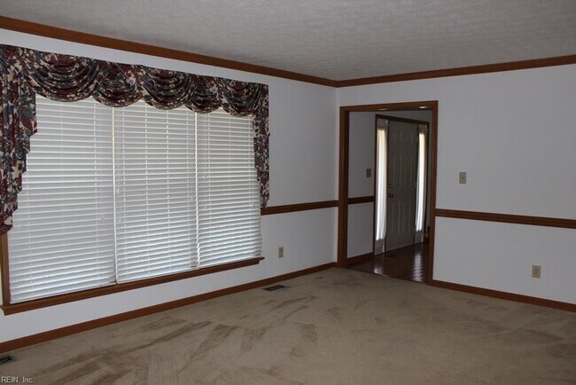 Foto del edificio - Call Sabrina Thomas Office at 757-767-0767 for more information