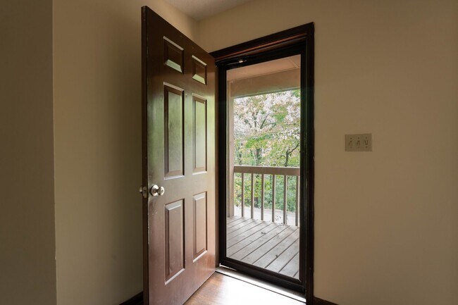 Foto del edificio - 105 Hanover Way