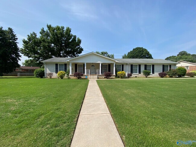 Building Photo - 3204 Beverly Dr SW