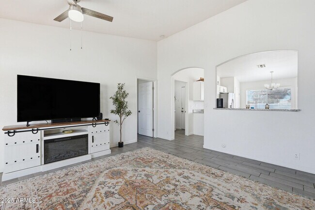 Foto del edificio - 6411 N 81st Dr