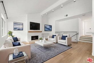 Building Photo - 1722 Palisades Dr