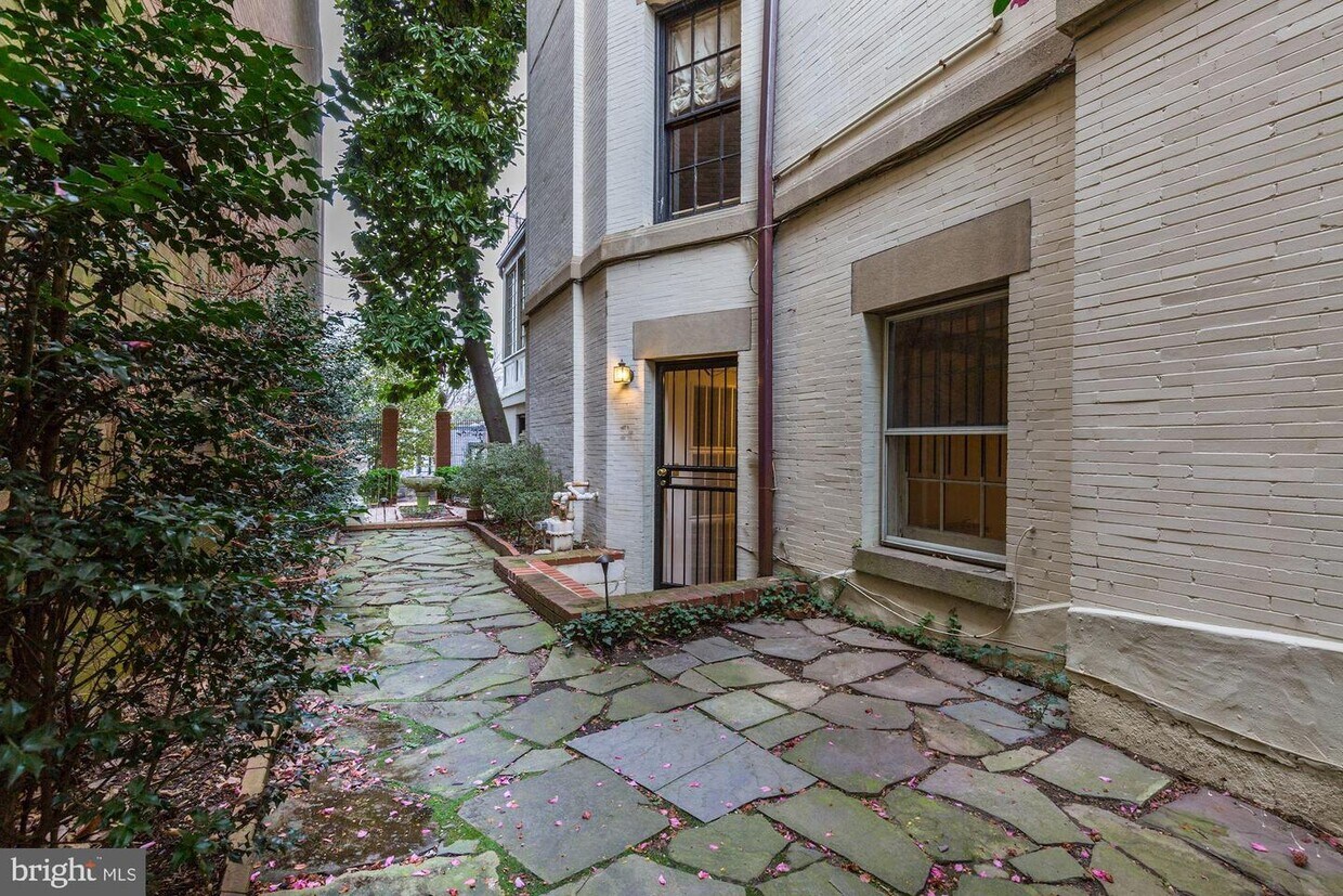 2621 Woodley Pl NW, Washington, D.C., DC 20008 House Rental in