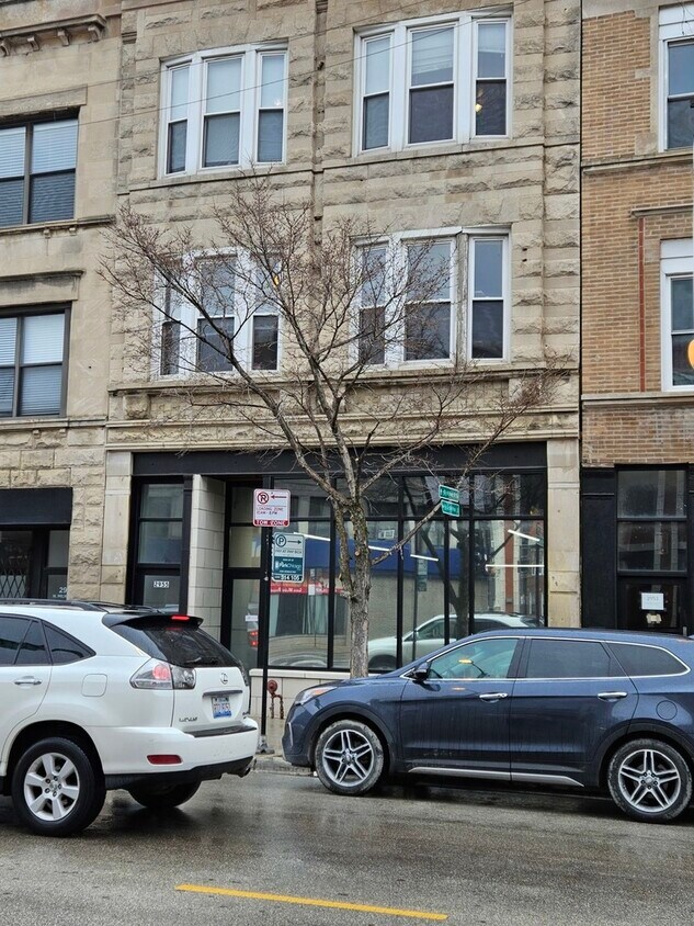 Primary Photo - 2955 N Milwaukee Ave