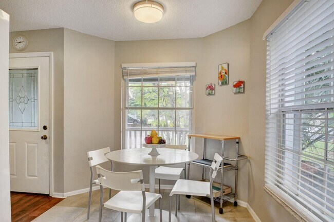 Foto del edificio - 13134 Quiet Woods Rd