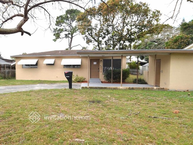 Building Photo - 6816 SW 12th St