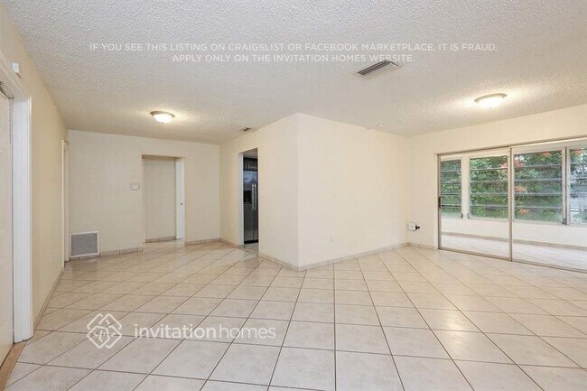 Foto del edificio - 2430 NW 81st Ave