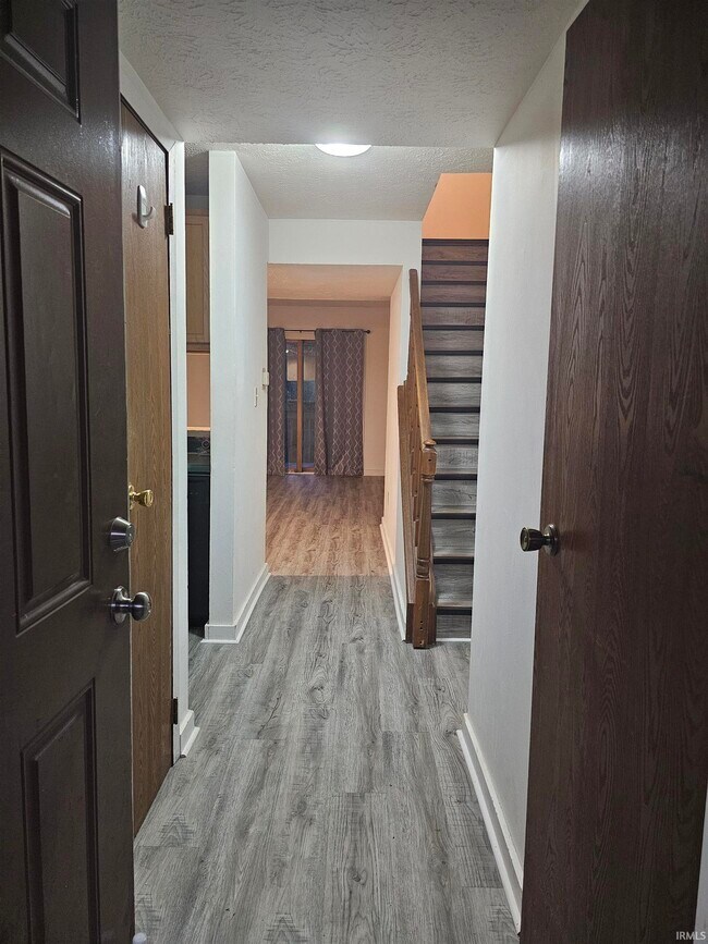 Foto del edificio - 530 E Graham Pl