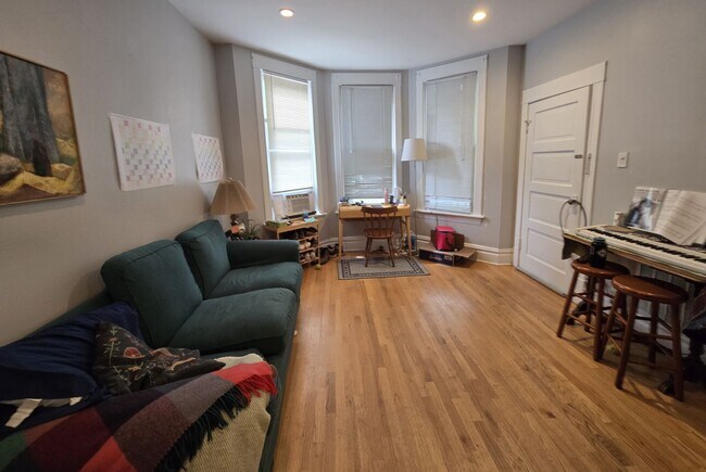 Foto del edificio - 2118 W Fletcher St