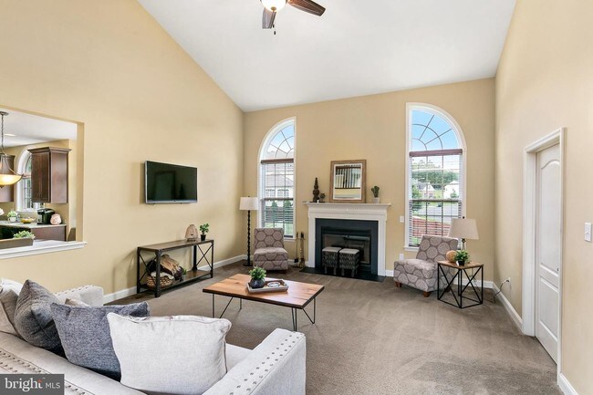 Foto del edificio - 28 Simsbury Dr