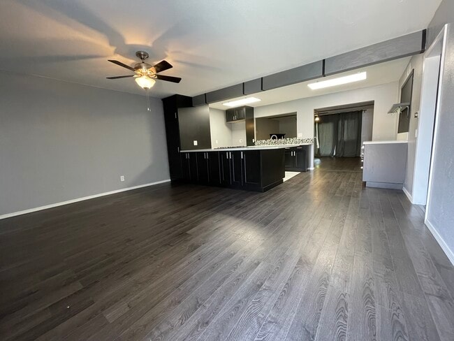 Building Photo - 1686 Brentwood Dr
