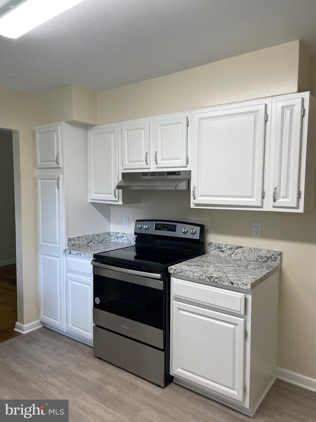 Foto del edificio - 6650 Seneca Farm Rd