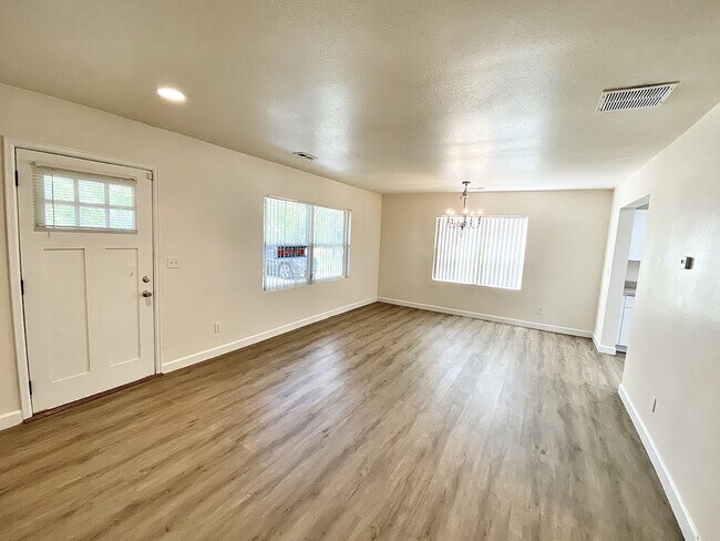 Building Photo - 1399 Yarrow St