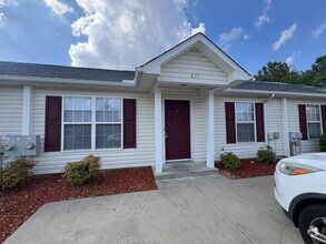 Building Photo - 623 Belle Court