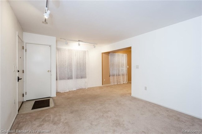 Building Photo - 39863 Village Wood Ln