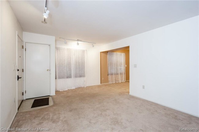 Foto del edificio - 39863 Village Wood Ln