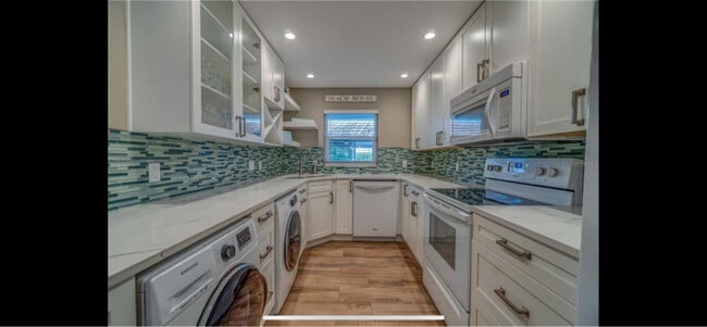 Building Photo - 4307 Gulf Dr