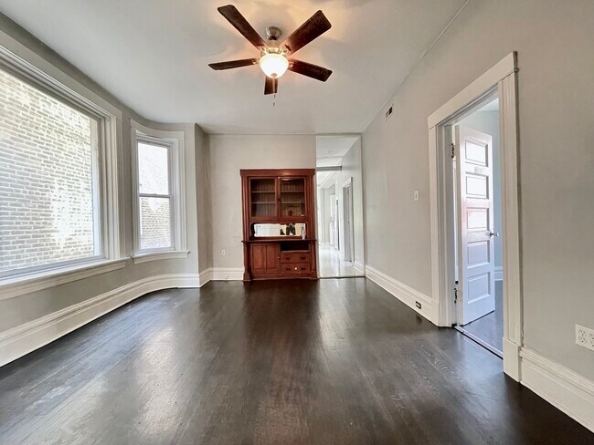 Foto del edificio - 2615 W Potomac Ave