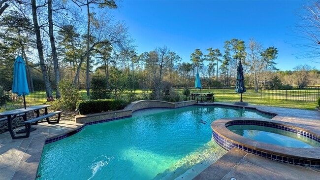 Foto del edificio - 15216 Saddlewood Dr