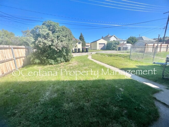 Building Photo - 731-733 Zarelda