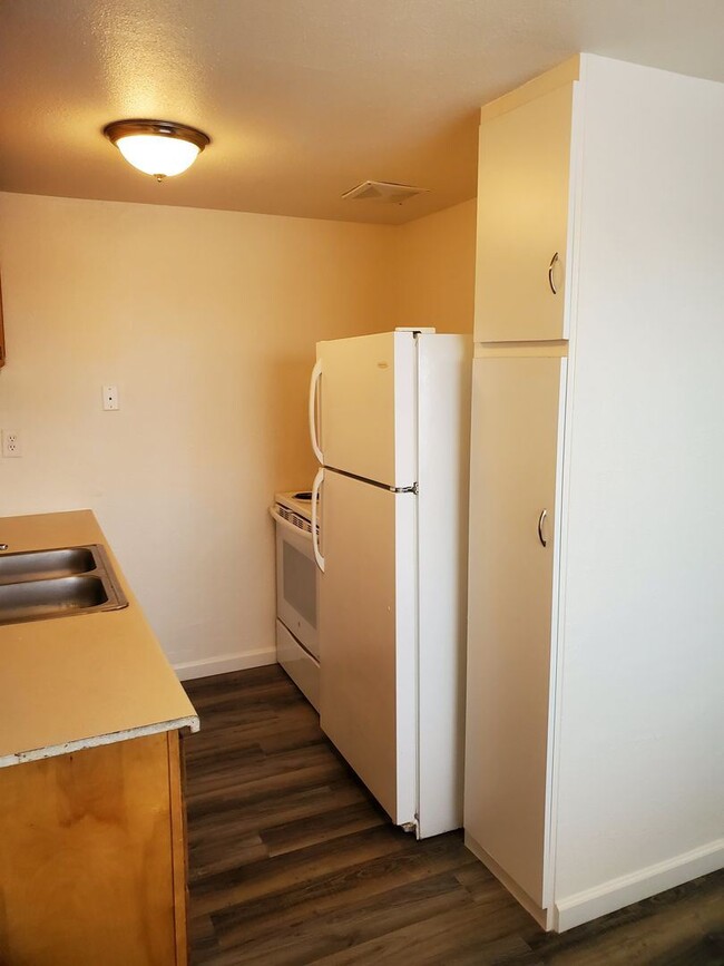Foto del edificio - 7865 Valley Rd NE