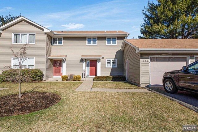 Primary Photo - 102 Hopkins Ct