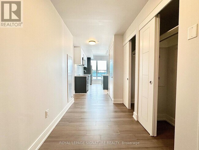 Photo du bâtiment - 2525 Bathurst St