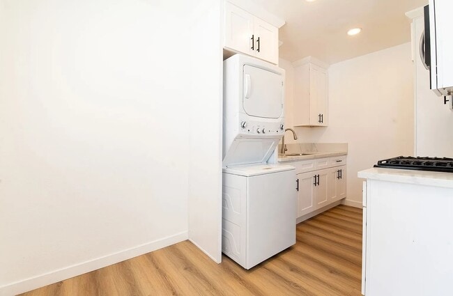 Building Photo - Rose Apartements