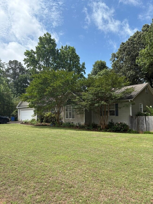 Photo - Large, private home in Rivercliff