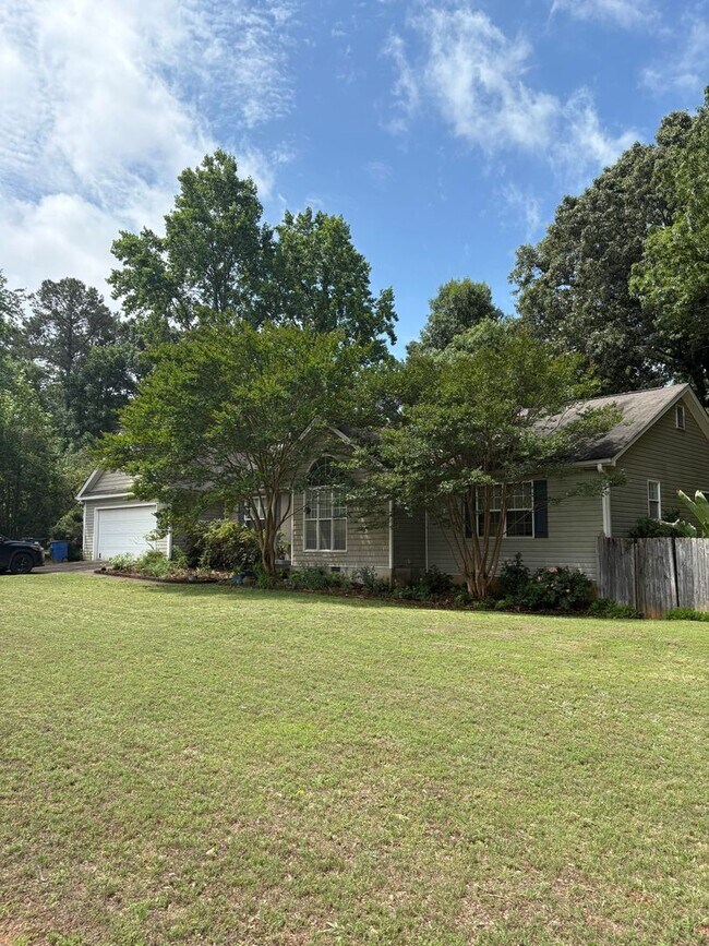 Foto del edificio - Large, private home in Rivercliff