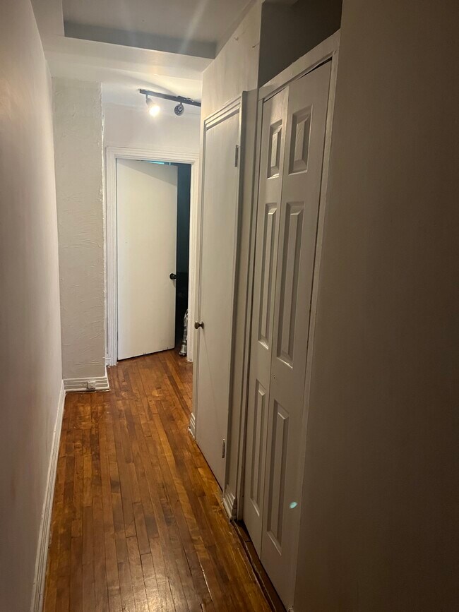 Building Photo - 9275 Rue Saint-Denis