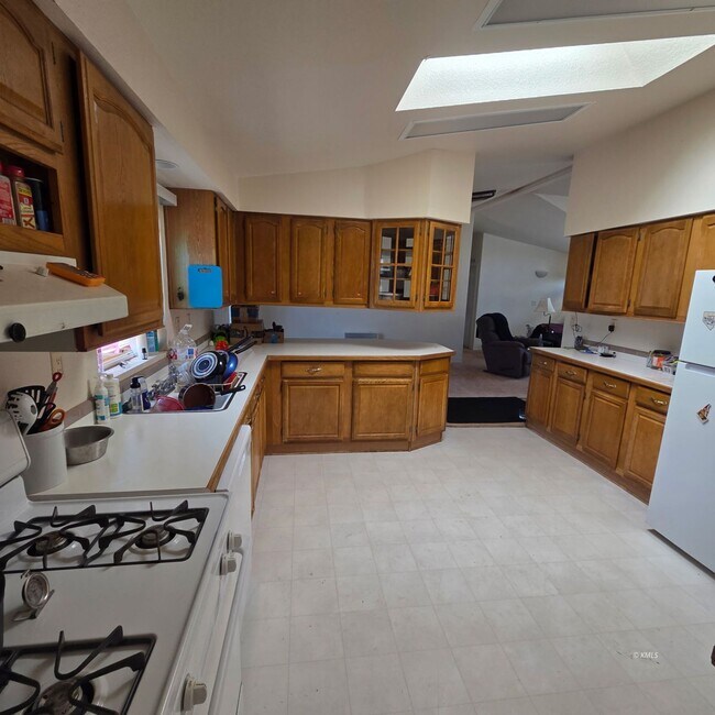 Building Photo - 1374 S Ford Dr