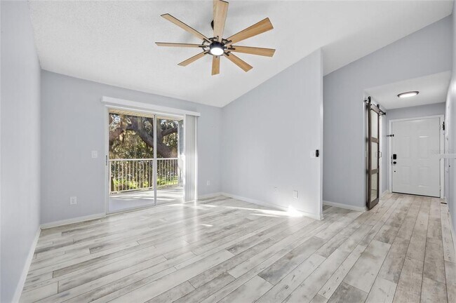 Foto del edificio - 2532 Grassy Point Dr