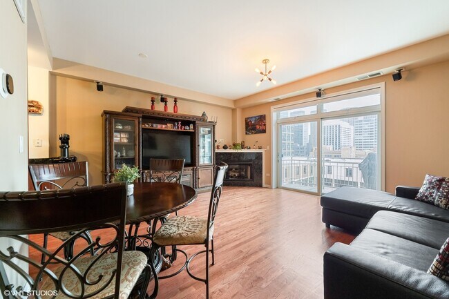 Foto del edificio - 657 W Fulton St
