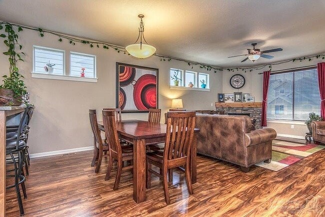 Building Photo - 20758 NE Sierra Dr