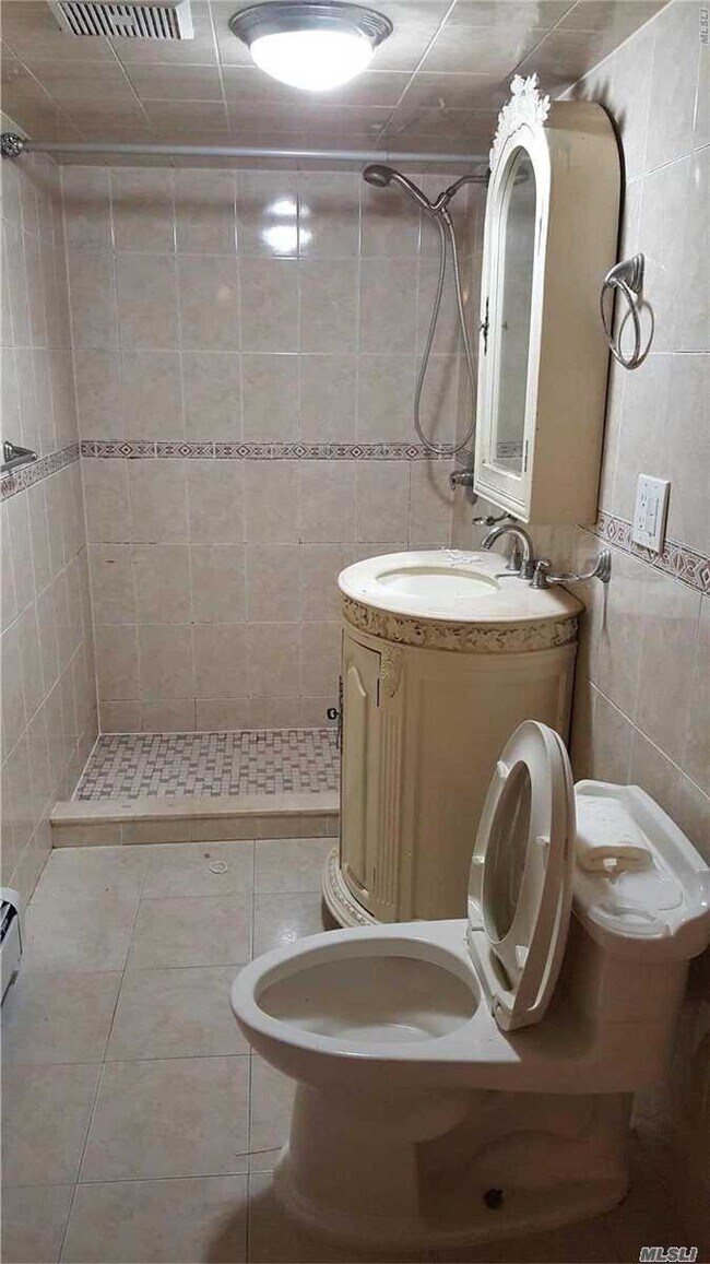Foto del edificio - 71-21 171st St