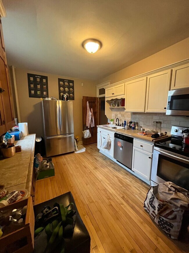 Building Photo - 308 E 5th St