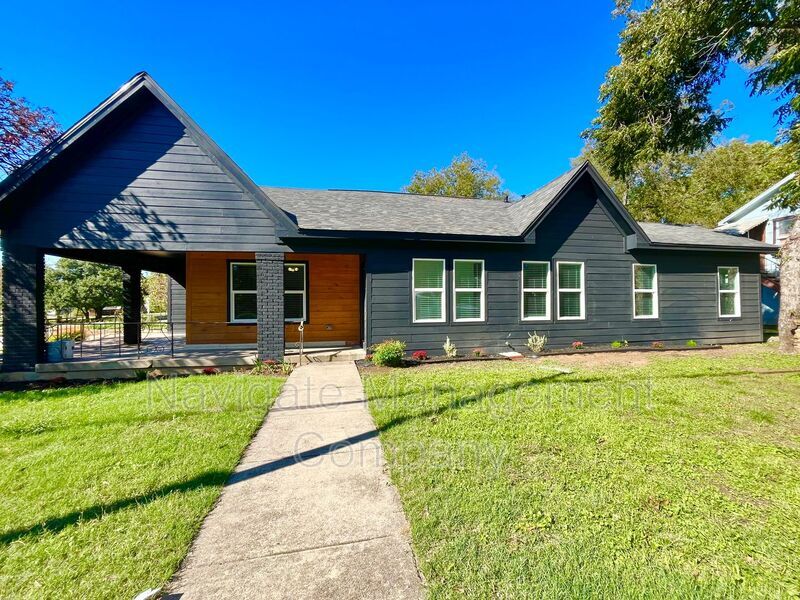 Primary Photo - 2825 Meadowbrook Dr