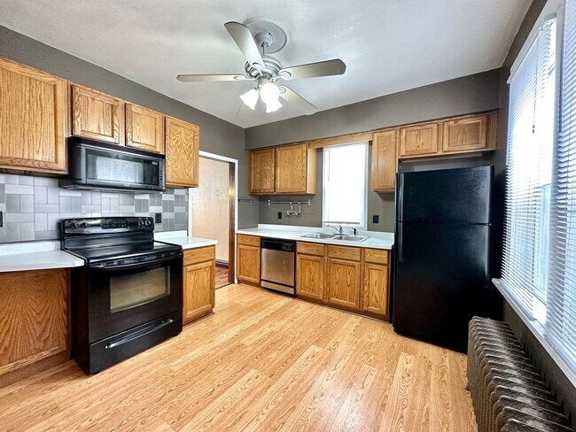 Foto del edificio - 523 N 23rd Ave W
