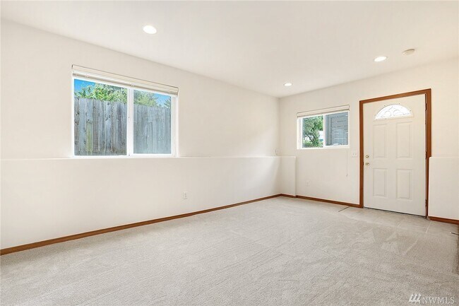 Building Photo - 11310 Sunnyside Ave N