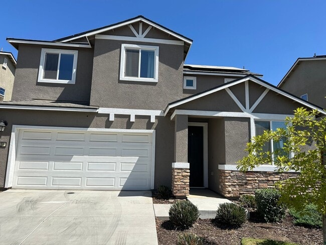 Foto del edificio - Beautiful newer home in a gated community