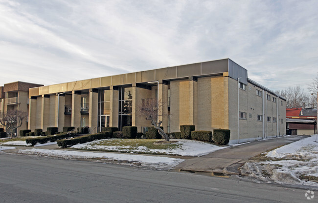Building Photo - Miramor Manor