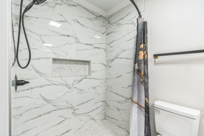 Building Photo - 2825 Highland Ave