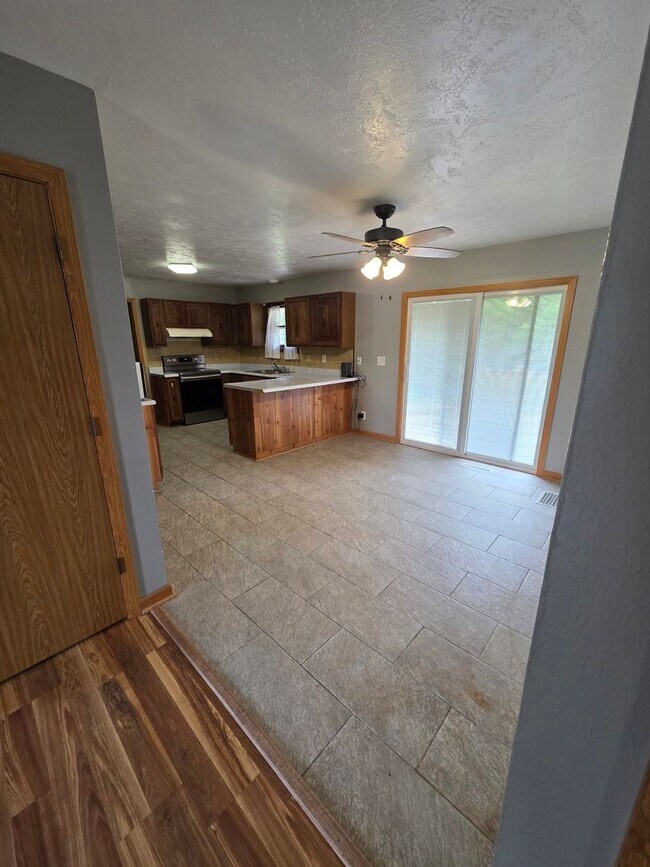 Building Photo - 501 Adare Rd