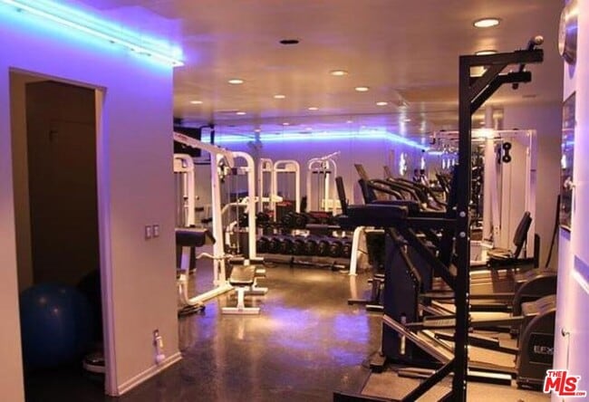 Foto del edificio - 10701 Wilshire Blvd
