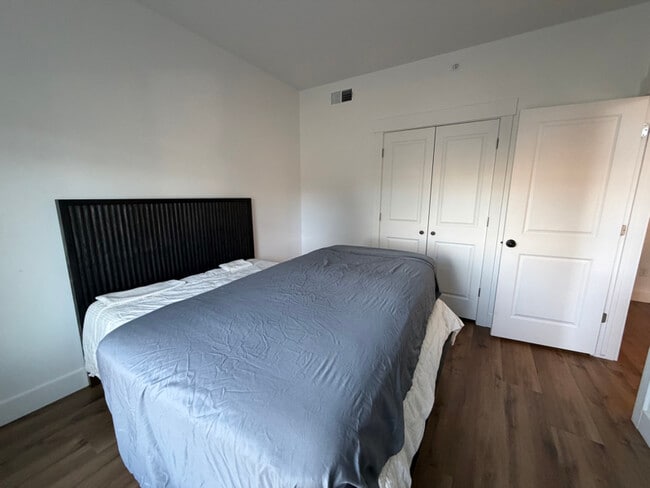 Building Photo - 98 E Center St