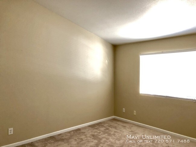 Building Photo - 2850 W Centennial Dr