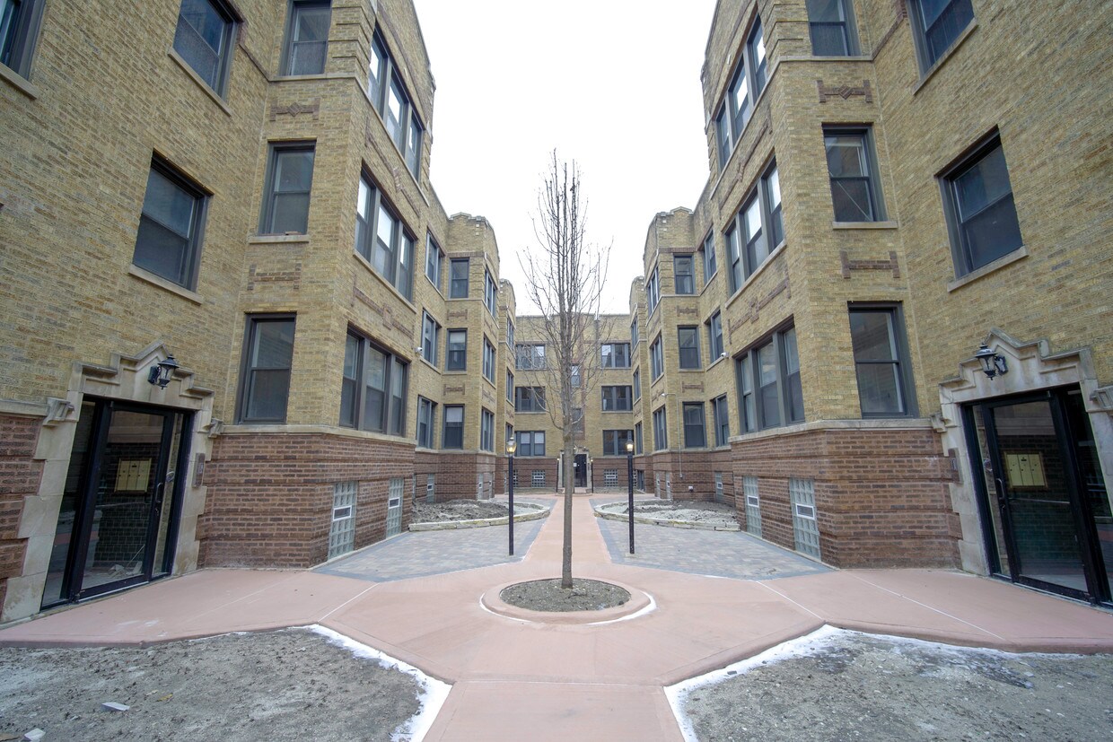 Primary Photo - 5003 N Ashland Ave