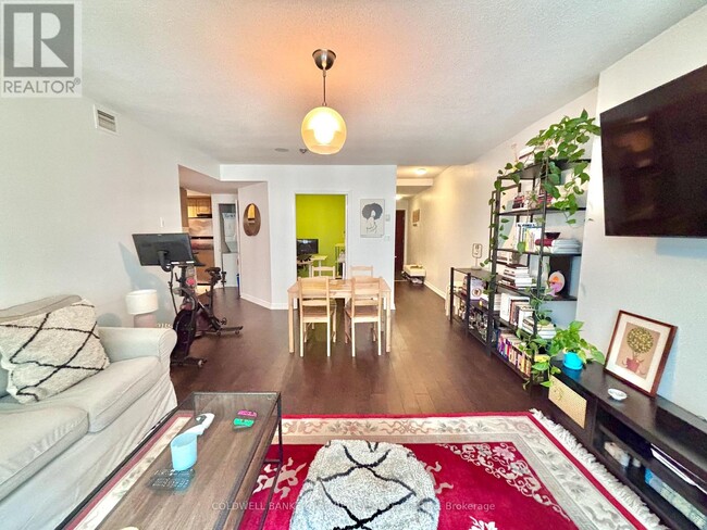 Building Photo - 263 Wellington St W