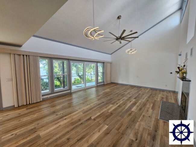 Building Photo - 4717 N Lakewood Dr